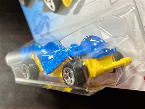 Yahoo オークション ホットウィール Hot Wheels ZOMBOT ゾンバット M