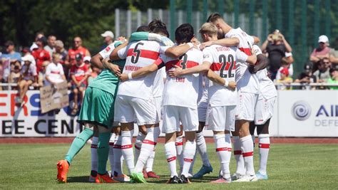 Fu Ball Bundesliga So Viel Kosten Trikots Der Bundesligisten Vfb