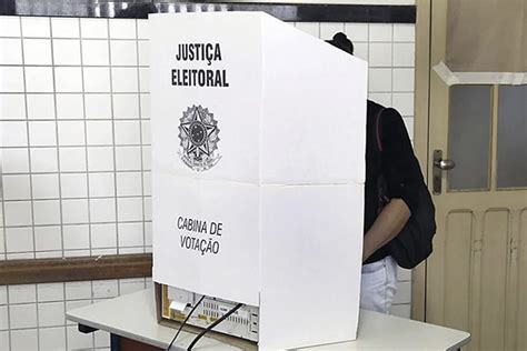 Eleitor deverá deixar celular mesário no momento de votar Jornal