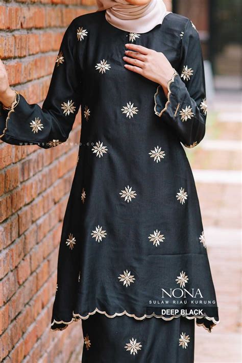 Nona Kurung Riau In Deep Black