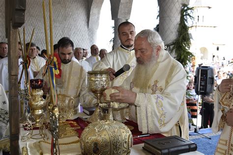 Schimbarea La Fata A Domnului Hramul Si Sfintirea Manastirii Petrestii