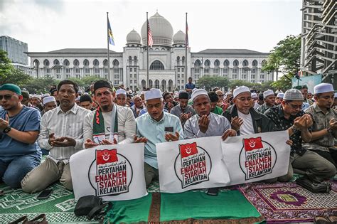 Top Malaysian Court Rules More Than A Dozen State Sharia Laws Invalid