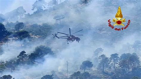 Due Incendi In Un Giorno A Formia Ettari Di Vegetazione A Fuoco