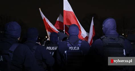 Policja pilnuje TVP Sakiewicz zwołuje kluby Gazety Polskiej na