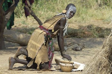 African Tribe That Put Plates In Their Lips