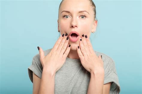 Premium Photo Shocked Astonished Amazed Woman With Open Mouth