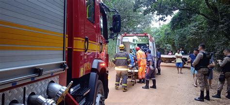 Duas mulheres são socorridas após acidente em estrada vicinal em