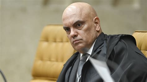 Moraes Intima Bolsonaro A Explicar Em 48 Horas Estadia Em Embaixada