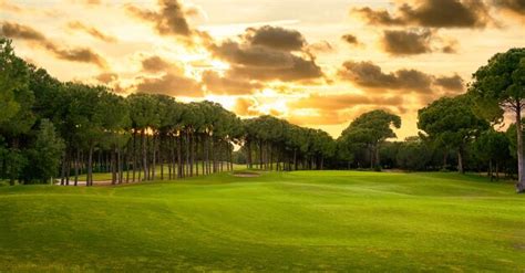 Premium Photo Golf Course At Sunset With Beautiful Sky Scenic