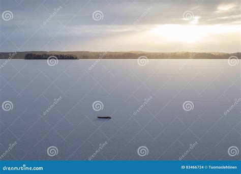 Sol En Un Lago Congelado En Finlandia Foto De Archivo Imagen De