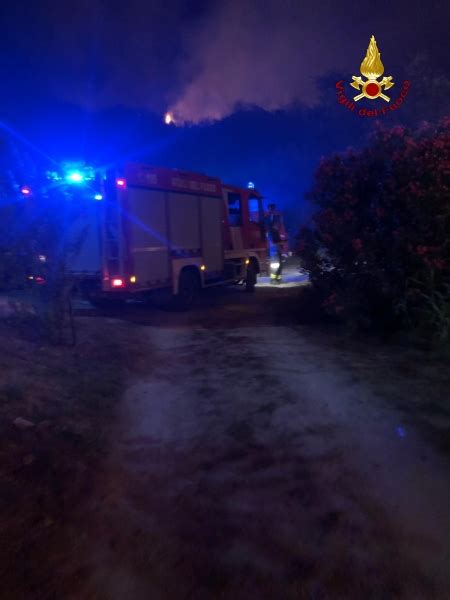 Emergenza Incendi In Sicilia Vasto Incendio A Lipari Raggiunge Le