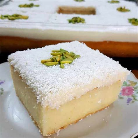 طرز تهیه کیک شربتی نارگیلی خوشمزه به روش مجلسی