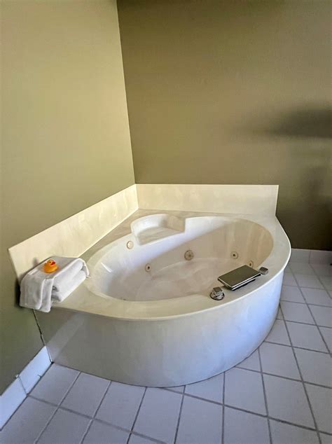 35 BEST Minnesota Hotels with Jacuzzi In Room ️ 2025