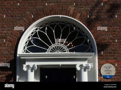 Une Plaque Comm Morative Qui A T D Voil E Pour La Femme De Dublin