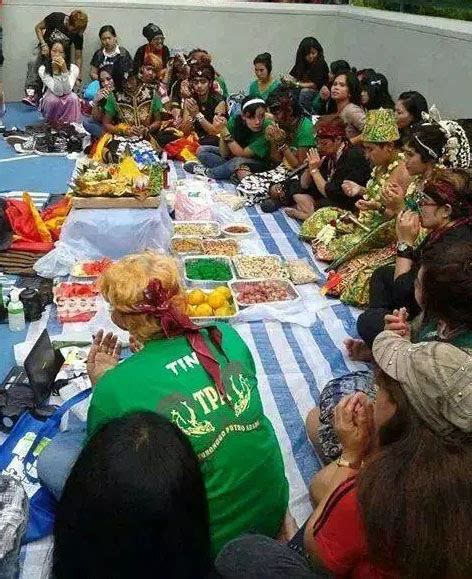 Beredar Foto Pernikahan Lesbian Asal Indonesia Di Hongkong