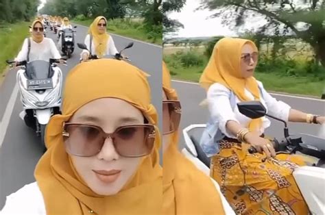 Emak Emak Turing Konvoi Motor Tanpa Helm Naik Nmax Dan Pcx Di Madura