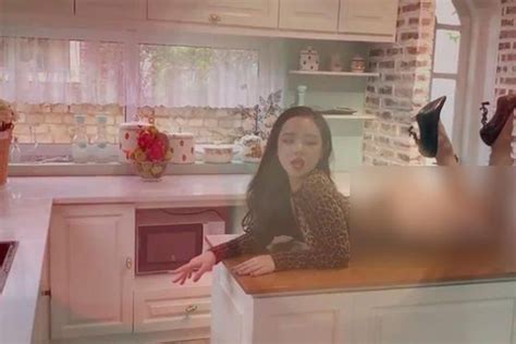 Hot girl World Cup khiến dân tình nhức mắt với điệu nhả uốn éo như đuông dừa Báo Kiến Thức