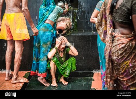 Hot India Bath High Resolution Stock Photography And Images Alamy