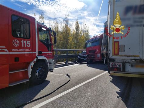 CRONACA Scontro Frontale Sulla Bifernina Feriti I Due Conducenti