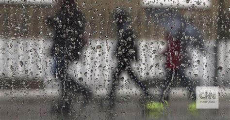 N O Guarde O Chap U De Chuva Fim De Semana Traz Aguaceiros Vento