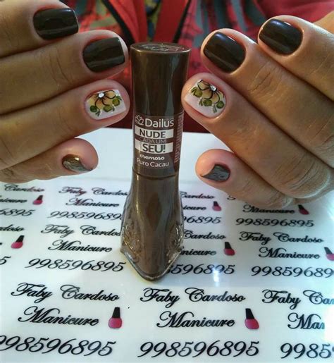 Tons de esmalte nude que estão fazendo sucesso veja