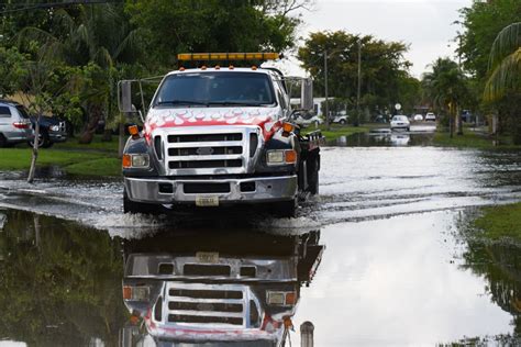 Photos Fort Lauderdale Residents Survey Damage From April Floods