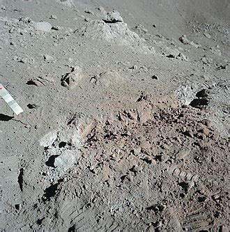 Lunar regolith - Wikipedia