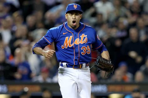 Mets, closer Edwin Díaz agree to record 5-year, $102 million contract ...