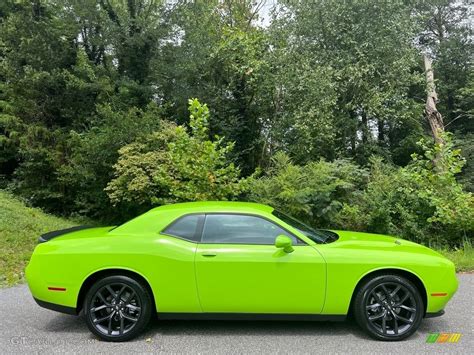 Sublime 2023 Dodge Challenger SXT Exterior Photo #146500015 | GTCarLot.com