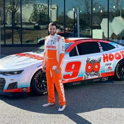 New Hooter's Car (Chase Elliott) in 2022 | Chase elliott, Nascar racing ...