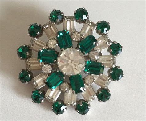 Emerald Green Prong Set Rhinestone Circular Silver Tone Vintage Brooch