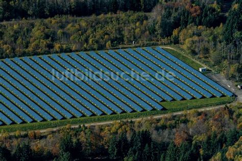 Großenstingen von oben Solarpark bzw Solarkraftwerk im Wald in