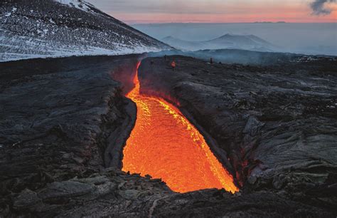 Islande Les Spectaculaires Images D Un Volcan En éruption Valeurs Actuelles