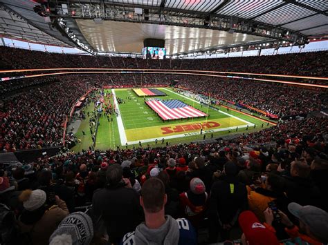 Vollmer Ex Professionnel De La NFL Le Match De Francfort Est Une