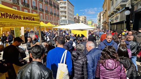 Cosenza Assalto Al Villaggio Coldiretti Bagno Di Folla Il Tempo