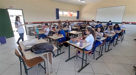 Alunos Voltam às Aulas Na Rede Estadual De Ensino De Santa C