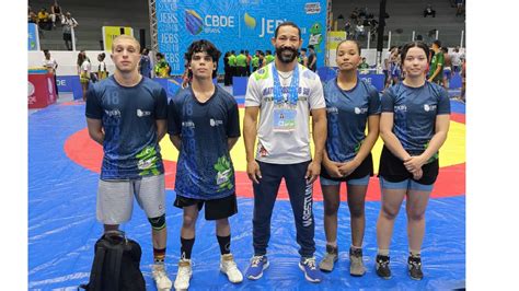 Equipe sul mato grossense de lutas conquista três medalhas nos Jogos