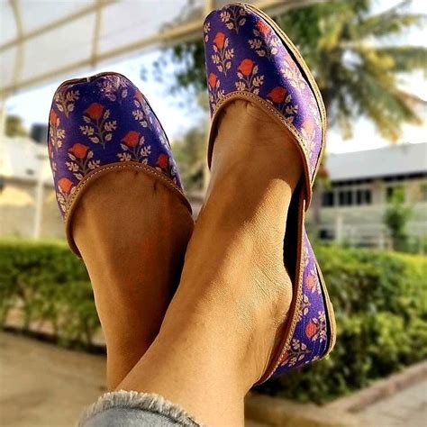 Pin De NikunjSevaDham Em 2021 Collection Mocassim Feminino Mocassim