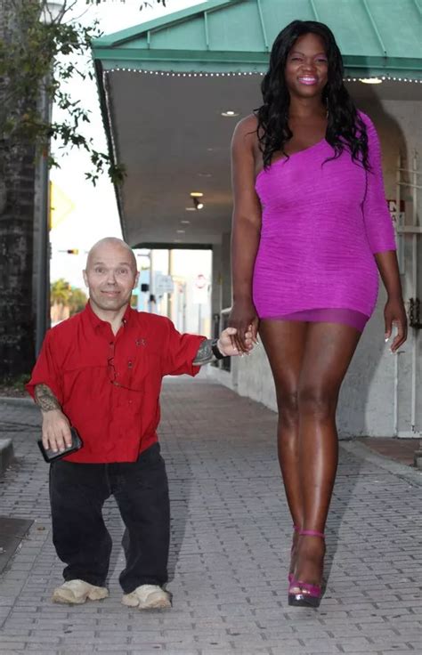 World S Strongest Dwarf To Wed 6ft 3in Tall Transgender Woman Mirror Online