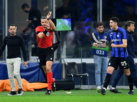 Watch .. Did the referee unfair Barcelona in the face of Inter Milan ...