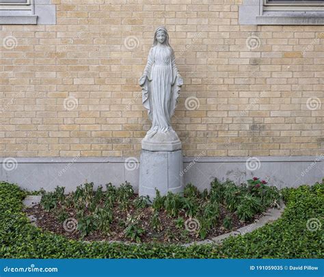 Statue Of The Blessed Virgin Mary With Baby Jesus Stock Image