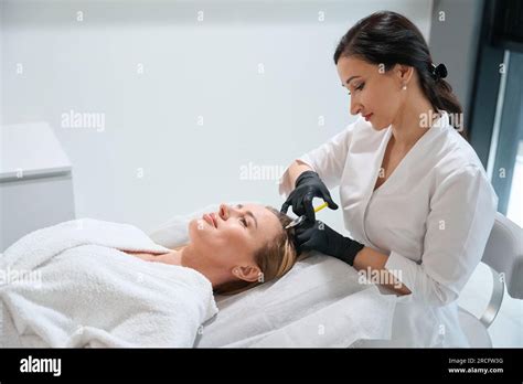 Brunette Esthetician Performs An Injection Procedure In A Cosmetology Clinic Stock Photo Alamy