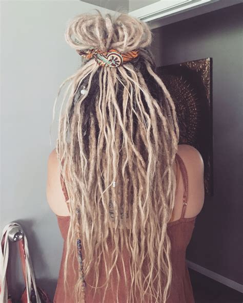 Woman Dreadlocks In 2020 Hippie Hair Blonde Dreads Dreadlocks Girl