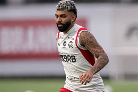 Cicinho corneta e sugere destino para Gabigol após doping