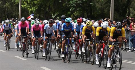 Richard Carapaz Y Jhonatan Narv Ez Una Amistad Bajo La Bandera De Ecuador