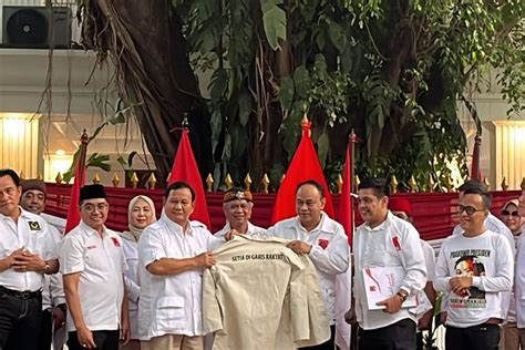 Foto Usai Didukung Jadi Presiden Prabowo Subianto Jadi Anggota