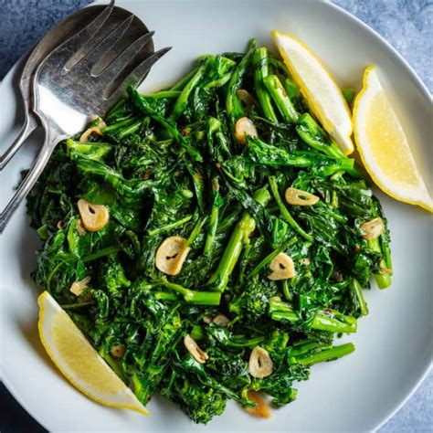 Quick Braised Broccoli Rabe With Garlic And Anchovies Americas Test