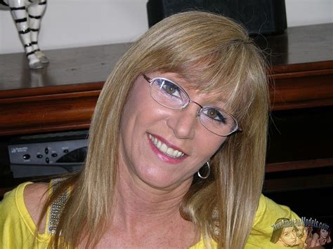 Year Old Milf With Glasses Modeling And Spreading Nude Porn Pictures Xxx Photos Sex Images