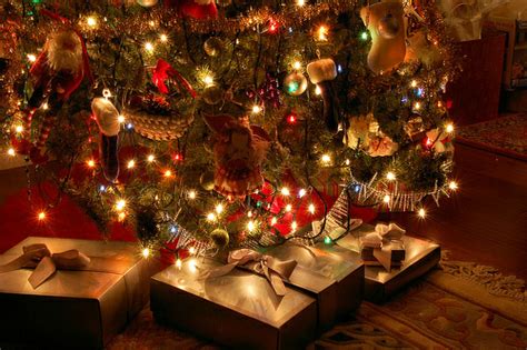 gifts   christmas tree pictures   images