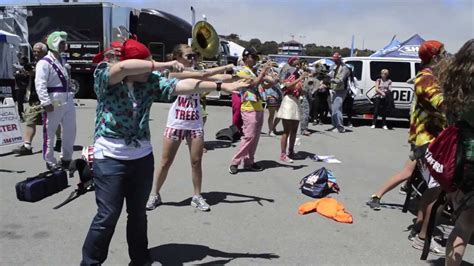 Stanford Band Lsjumb Tocando Living In America Youtube